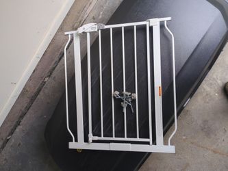 Baby safety gate