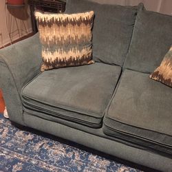 2 Love Seats Same Color  With 4 Cushion