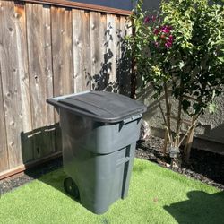 Trash/Recycling Bin
