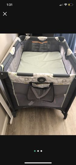 Graco pack N play With Charging Station