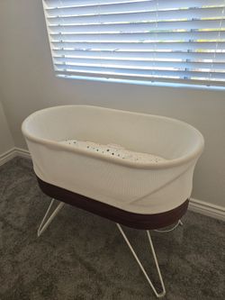 Snoo bassinet