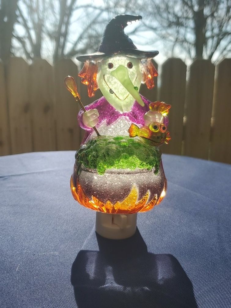HALLOWEEN WITCH NIGHT LIGHT
