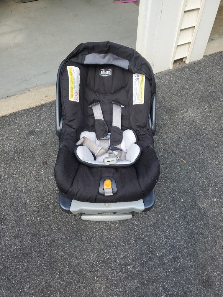 Chico Baby Infant Caraeat Carrier