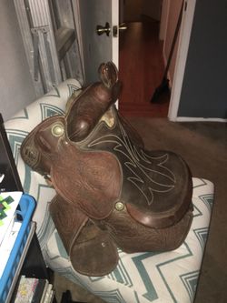 Roping saddle