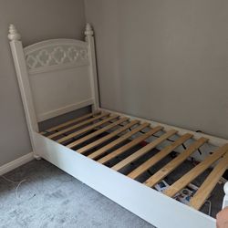 White Wood Bed With Mirror 