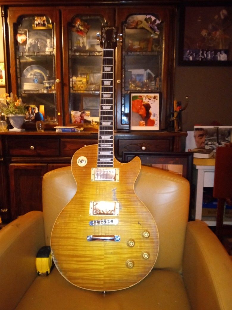 GIBSON Les Paul Guitar