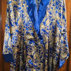 LADIES INTIMATE DOUBLE BREASTED PAISLEY PATTERN LOUNGE ROBE - SIZE MEDIUM - UNUSED ACCENTED in Midnight Blue Collar And Cuffs 