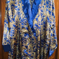 LADIES INTIMATE DOUBLE BREASTED PAISLEY PATTERN LOUNGE ROBE - SIZE MEDIUM - UNUSED ACCENTED in Midnight Blue Collar And Cuffs 