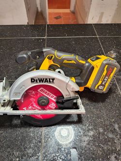 DeWalt 20V XR Brushless Circular Saw with 6ah FlexVolt Battery