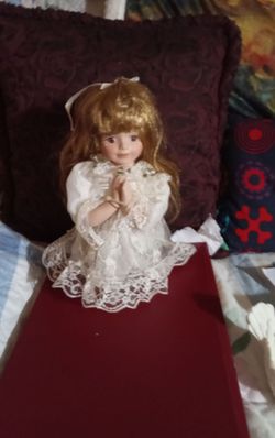 Doll praying new