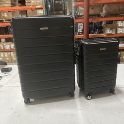 30” Ricardo Black Luggage Set