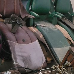 Several Dental/tattoo Or Spa Chairs 