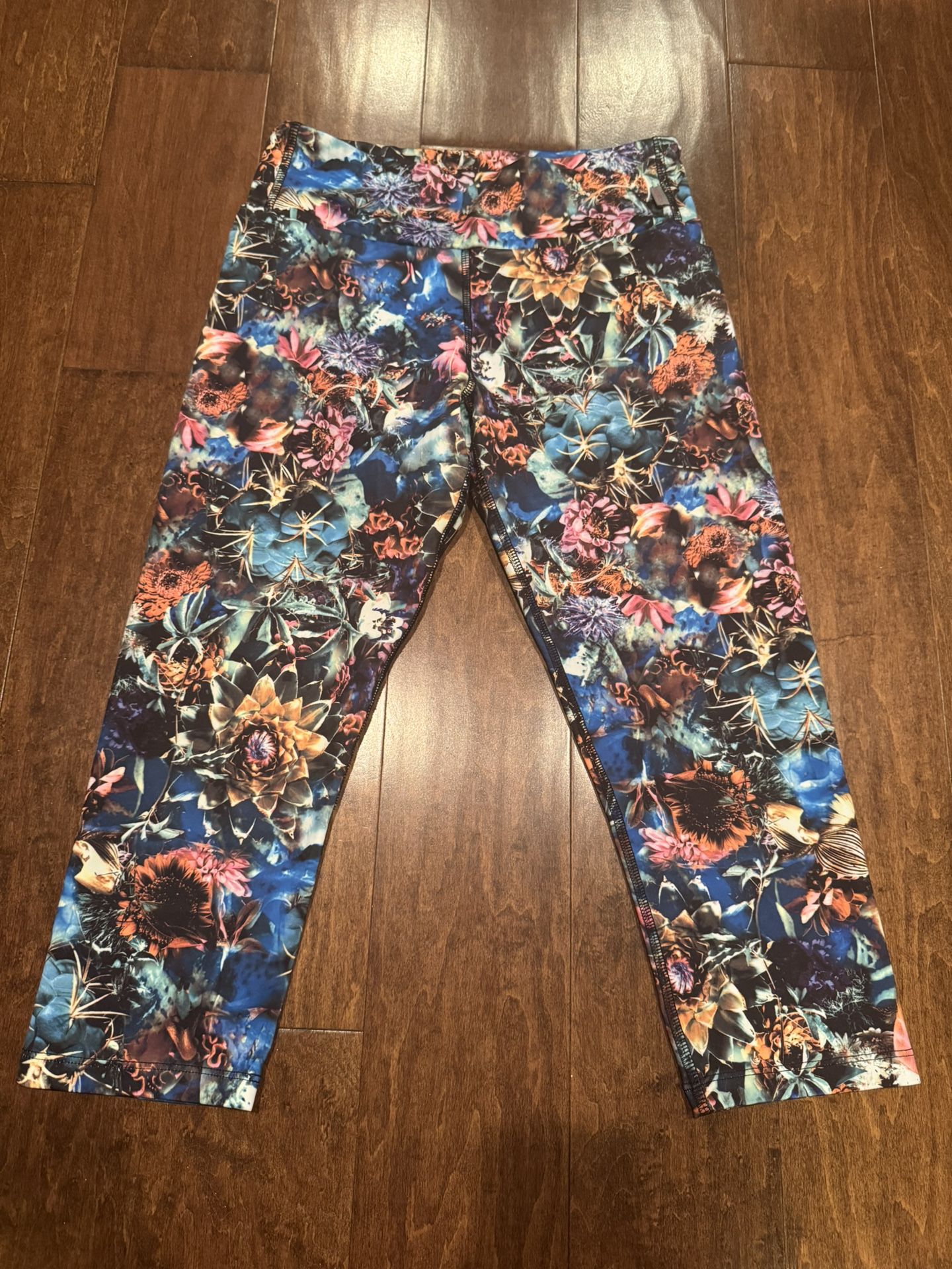 Woman’s kOS USA Calri Workout Pants Shipping Available