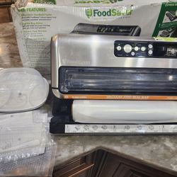 FoodSaver vacuum sealing machine