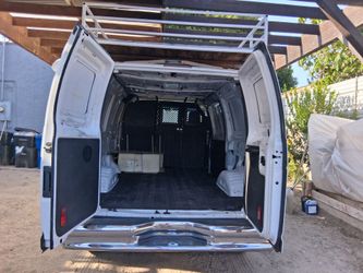 2012 ford E250 cargo van 191k millas
