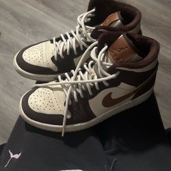 Wmns Air Jordan 1 Mid SE 'Cream Dark Chocolate'