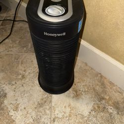 Honeywell True HEPA Compact Tower Allergen Remover HPA060 Black.