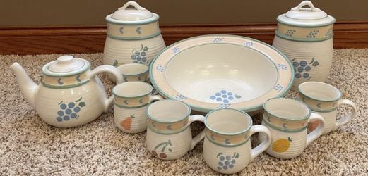Ambrosia Treasure Craft Vintage 13 pc. set