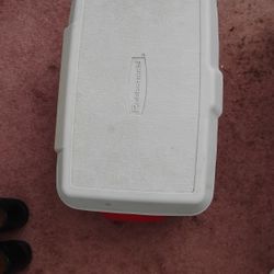 Rubbermaid Cooler