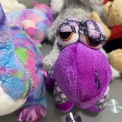 12 Peluches 