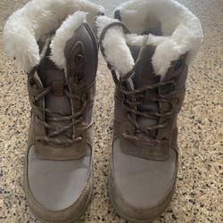 Women’s Size 8m Faux Leather Boots