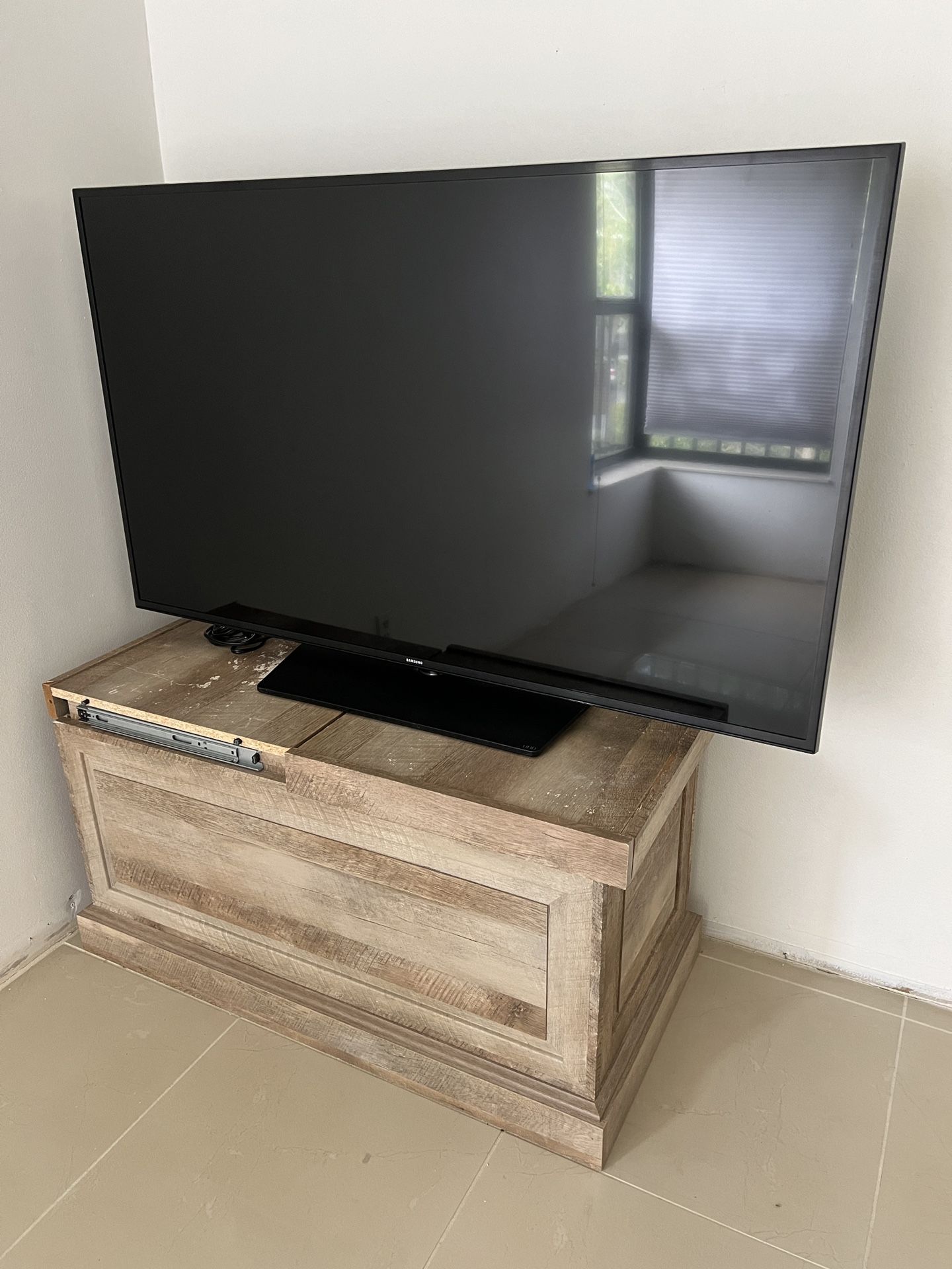 Samsung 55 Inch Lcduhd Tv With Storage Bin Please Read 