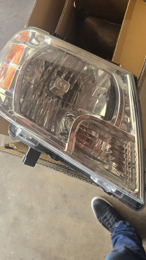 2019 Nissan Frontier Headlights