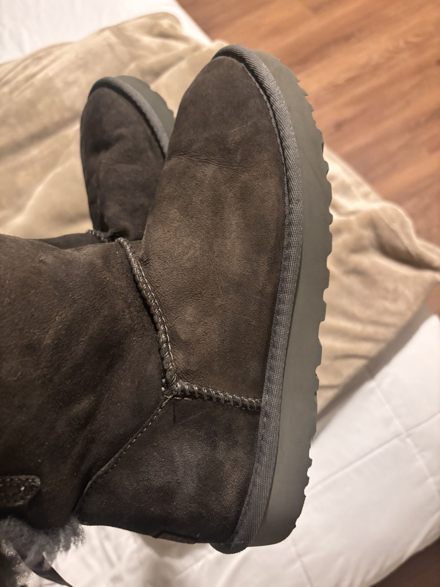 UGG