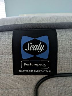 Sealy Posturepedic Queen mattress set