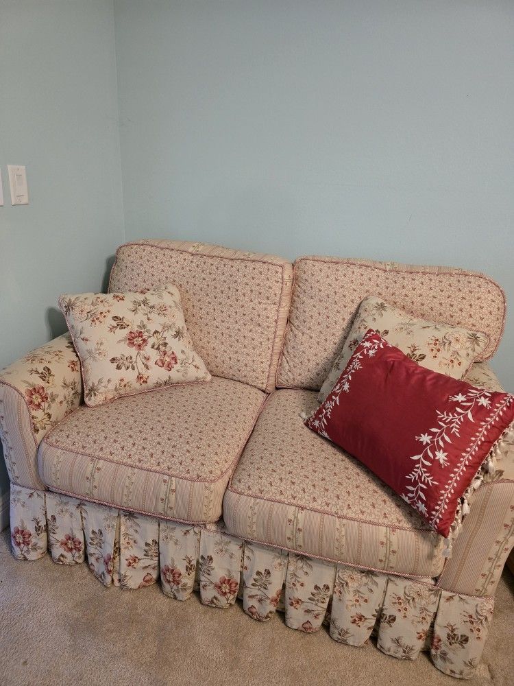 Vintage Boho Loveseat Like New Condition