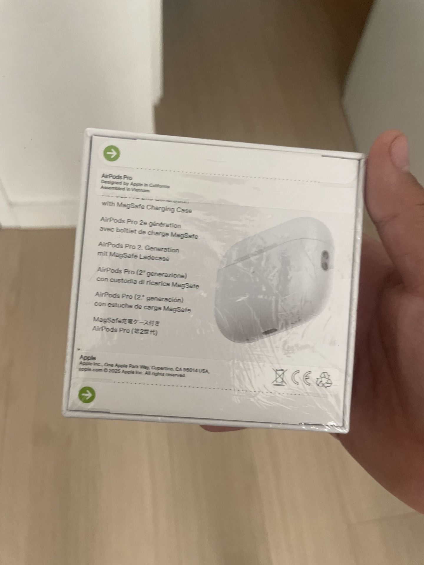 Apple AirPods Pro 2nd Generation MagSafe Wireless Charging Case USB-C (pick Up Only Bronx NYC!!!!)CASH OR CASH APP ONLY. NEED GONE BY SUNDAY!!!