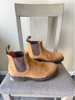 Men’s Dr. Martens Chelsea boots in tan & brown size 13