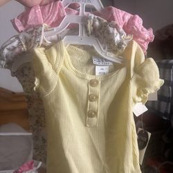 Lots of baby girl items clothes