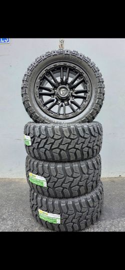 20" Fuel Rebel w/ 33x12.50R20 Tires