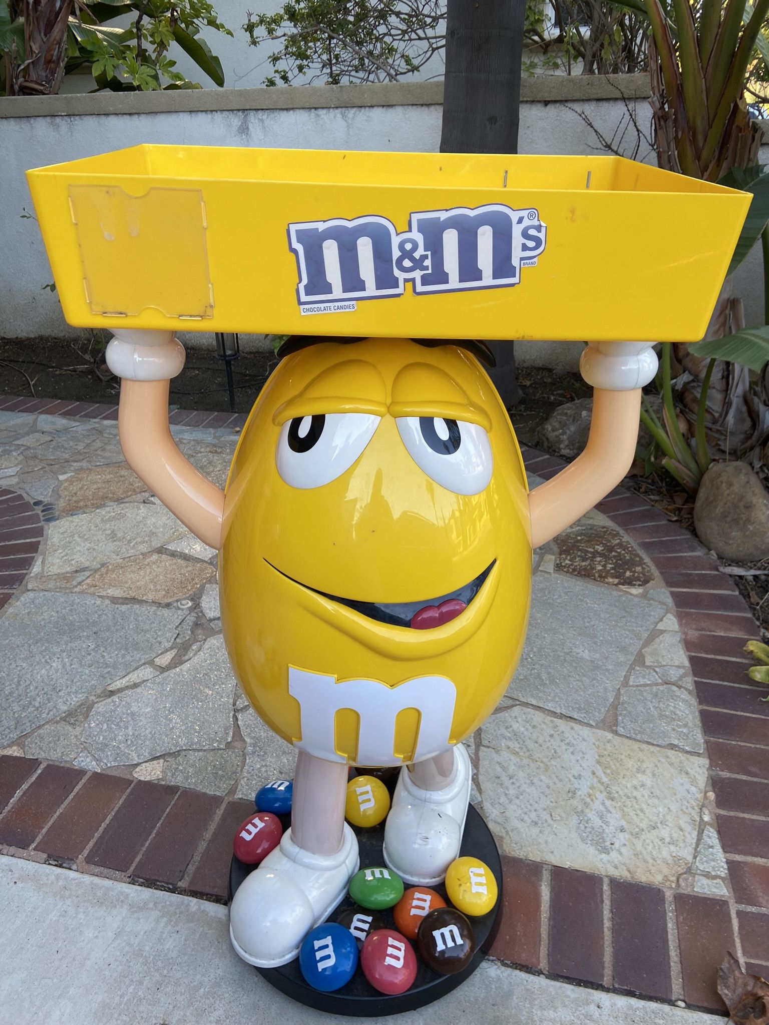 YELLOW M&M DISPLAY WITH TRAY for Sale in San Diego, CA - OfferUp