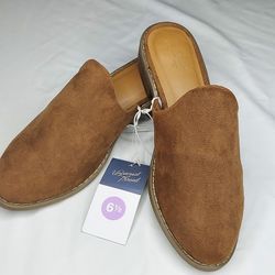 Universal Thread Women's Cognac Maura Flats Shoes, Size 6 1/2. NWT. 