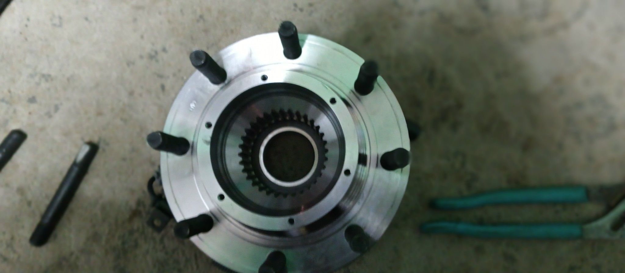 2005-10 Ford F250-350 4x4 Front Hub Assembly. Timken Part -Sp940200 W ABS Tone Ring Inside