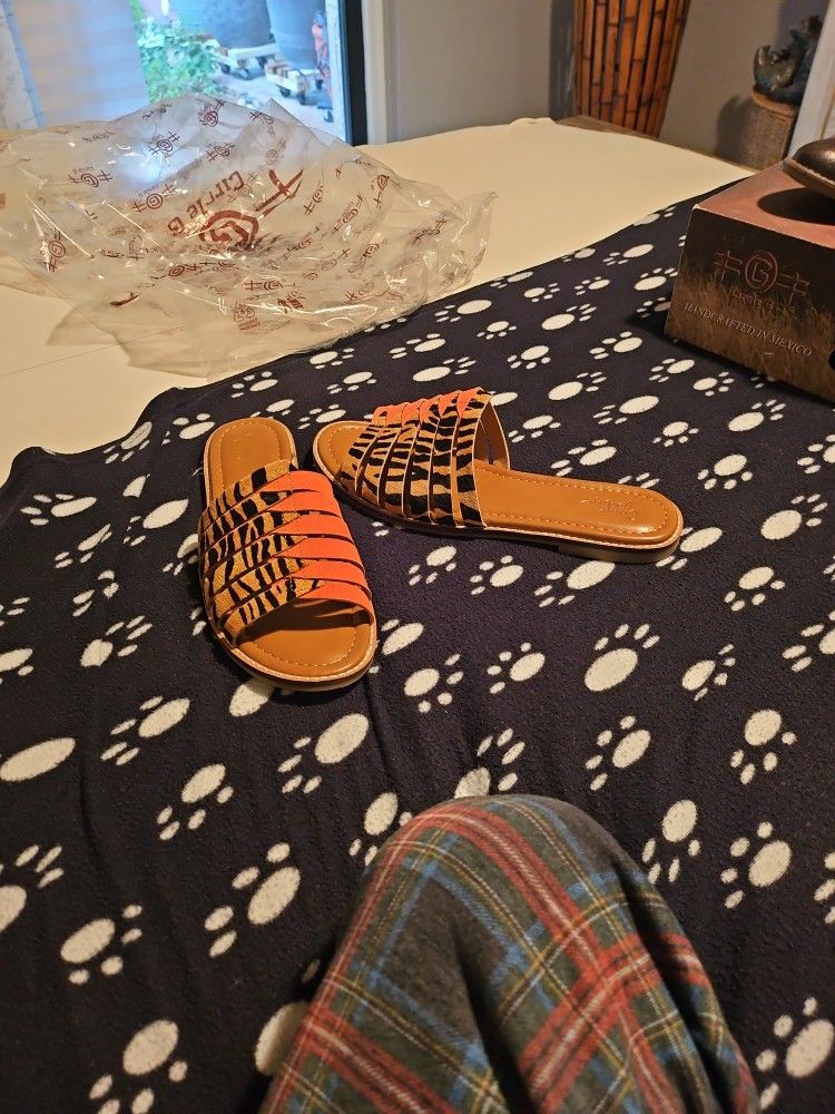 Slip-on  Flat Sandal 