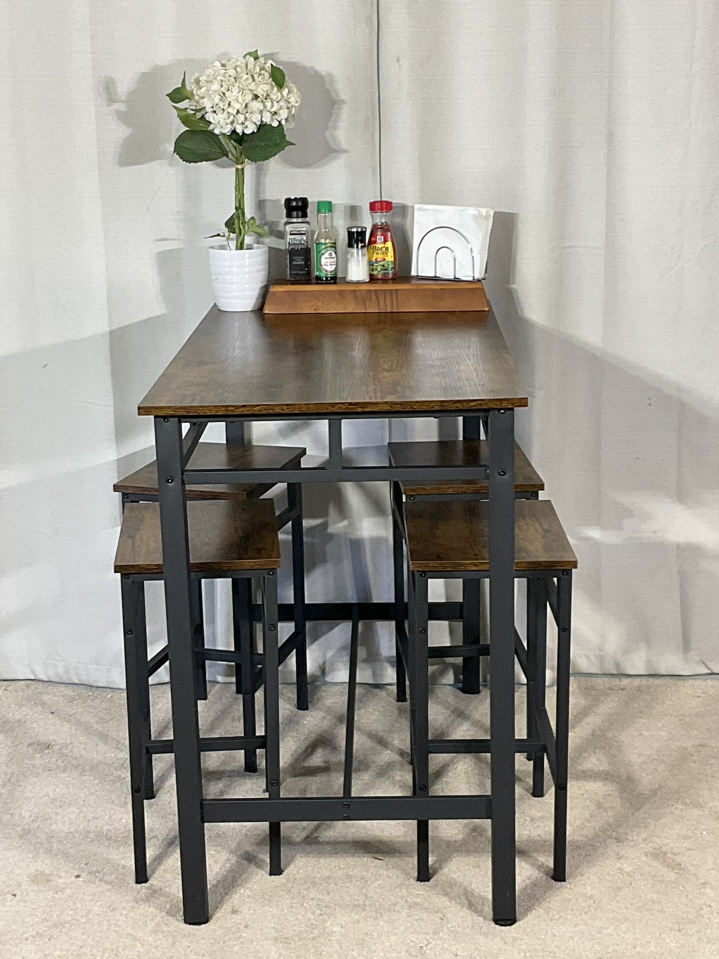 5 Piece Rustic Industrial / Breakfast Bar / Bistro / Heigh Table With Stools LIKE NEW!