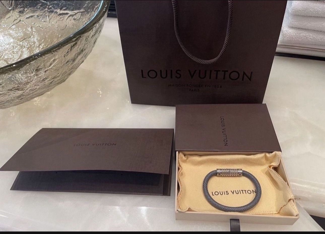 Guaranteed AUTHENTIC Louis Vuitton Digit Taiga Leather Bracelet