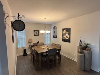 Dining room table chairs