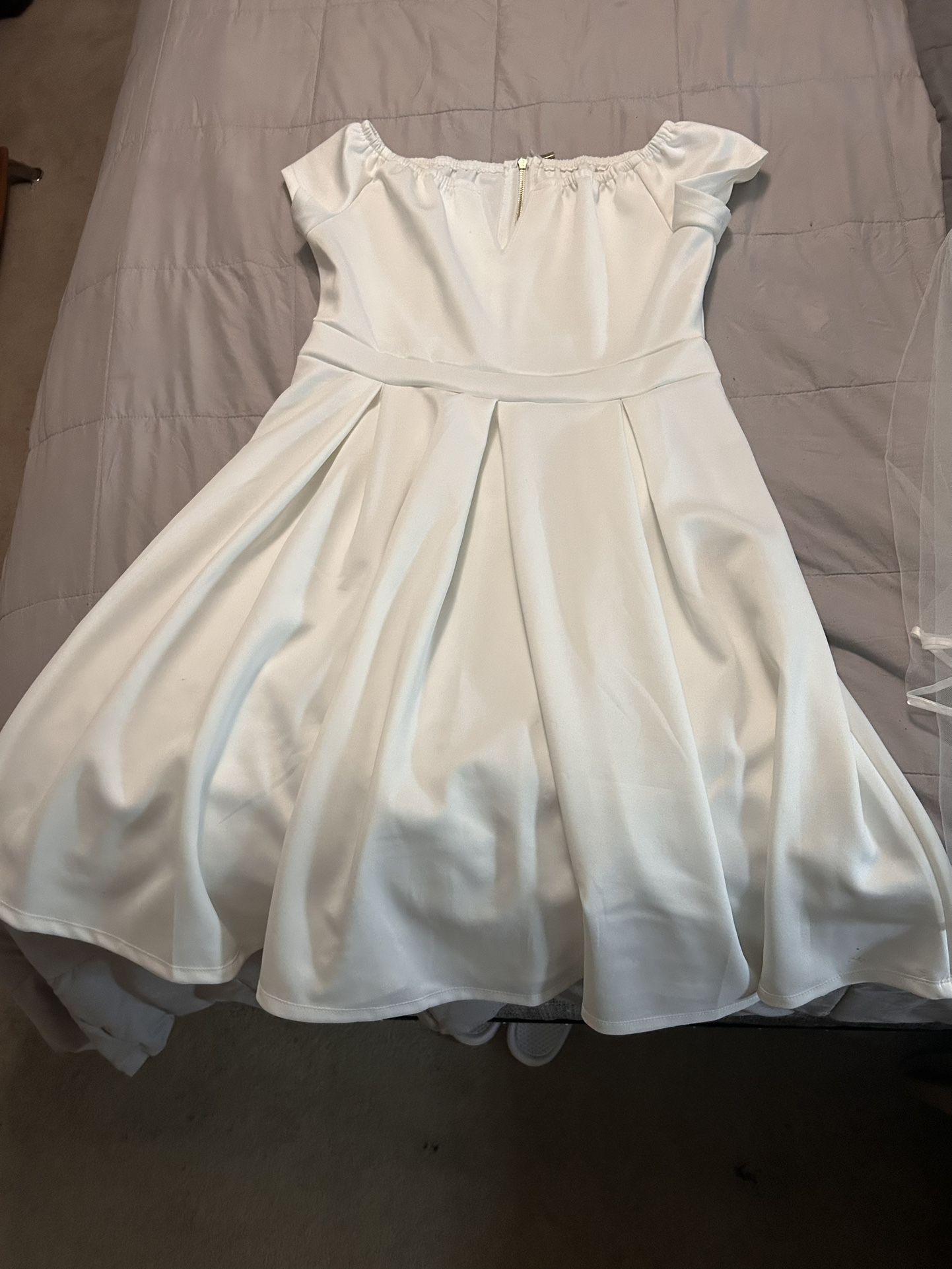 Wedding Dress With Vail And Bouquet