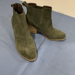 TOMS Boots Womens Size 11 Olive Green Suede Chelsea Everly Block Heel Stacked
