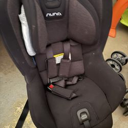 Children’s stroller, car seat and play school station