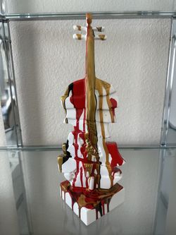 QIANLING Home Decor Violin Sculpture, Music Decor Resin Graffiti Violin Figurine