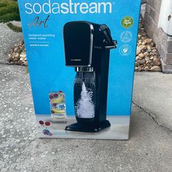 Sparkling water maker