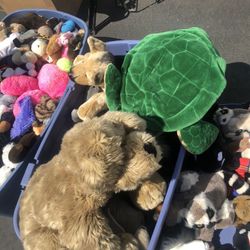 Huge stuffed animals/plush toys