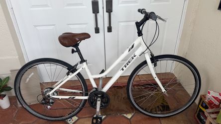 Trek Verve 1 low step through men’s ladies 700c hybrid bike 21 speed tuned up medium