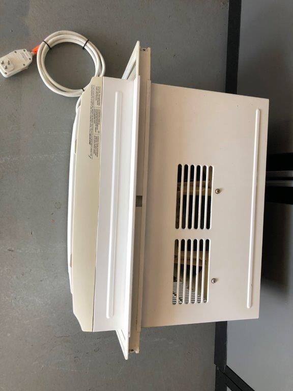 Kenmore 5200 BTU 115 Volt Wall Air Conditioner (Excellent Condition