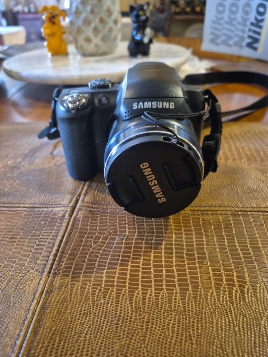 Samsung HZ50 DIGITAL CAMERA WITH CHARGER